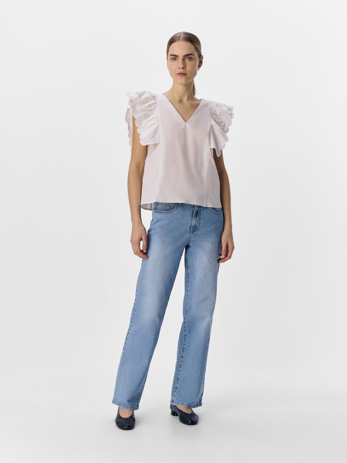 model_shot-front_full